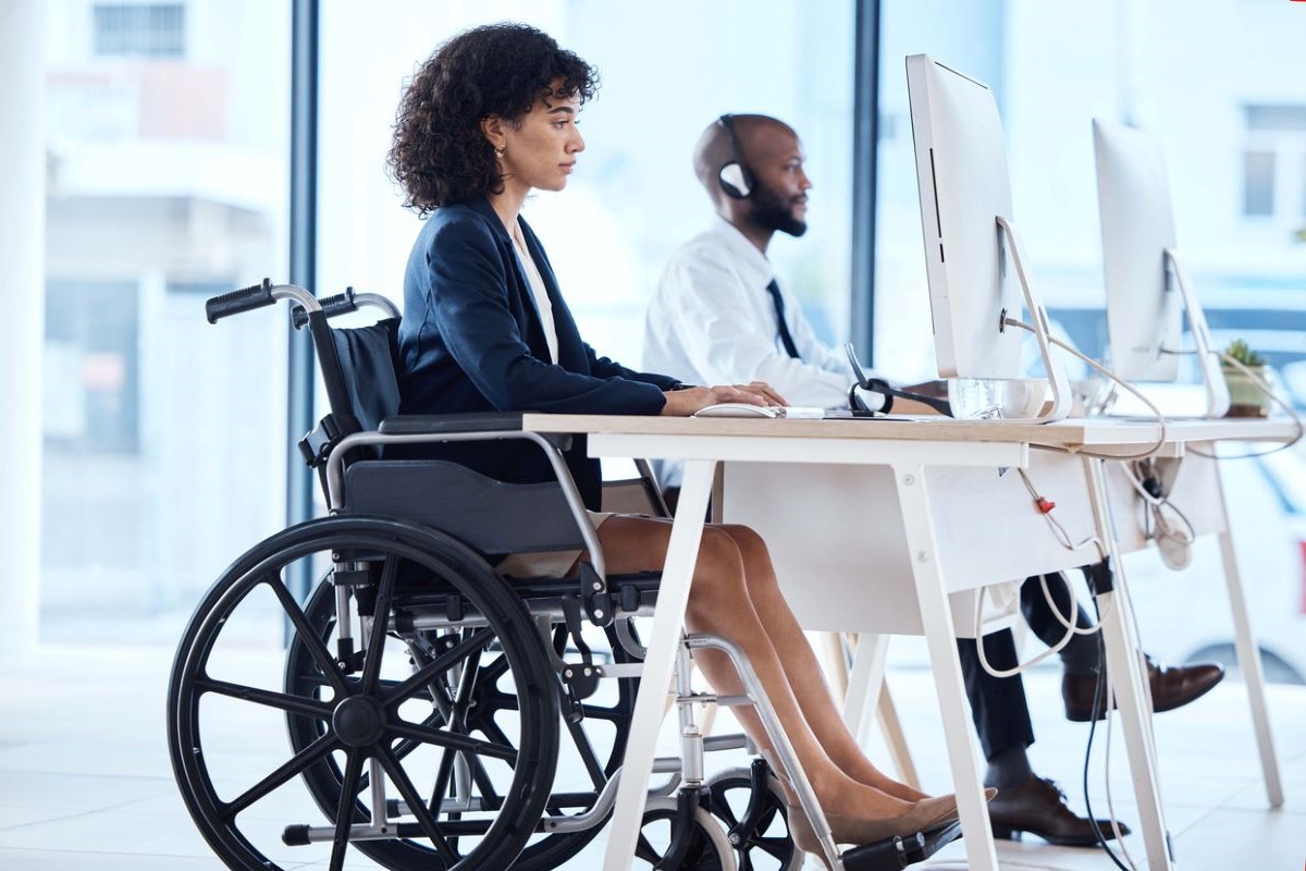 Femme handicap travail entreprise adaptée